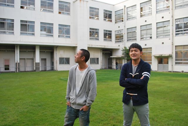 千鳥「白いピアノを山の頂上に運ぶ」DVD取材フォトギャラリー（6枚目）