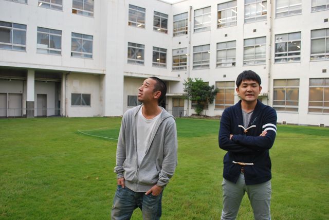 千鳥「白いピアノを山の頂上に運ぶ」DVD取材フォトギャラリー（7枚目）