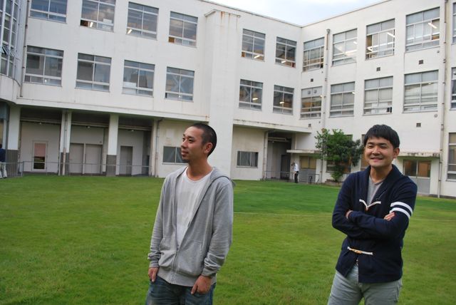 千鳥「白いピアノを山の頂上に運ぶ」DVD取材フォトギャラリー（9枚目）