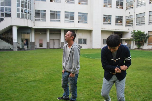 千鳥「白いピアノを山の頂上に運ぶ」DVD取材フォトギャラリー（11枚目）