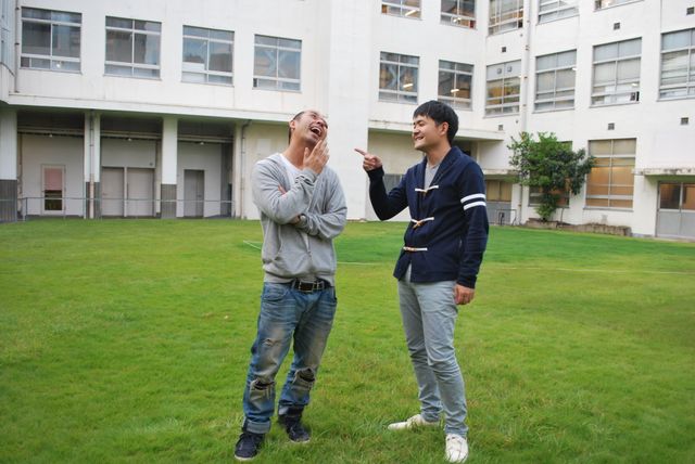 千鳥「白いピアノを山の頂上に運ぶ」DVD取材フォトギャラリー（12枚目）