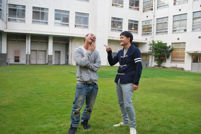 千鳥「白いピアノを山の頂上に運ぶ」DVD取材フォトギャラリー（13枚目）