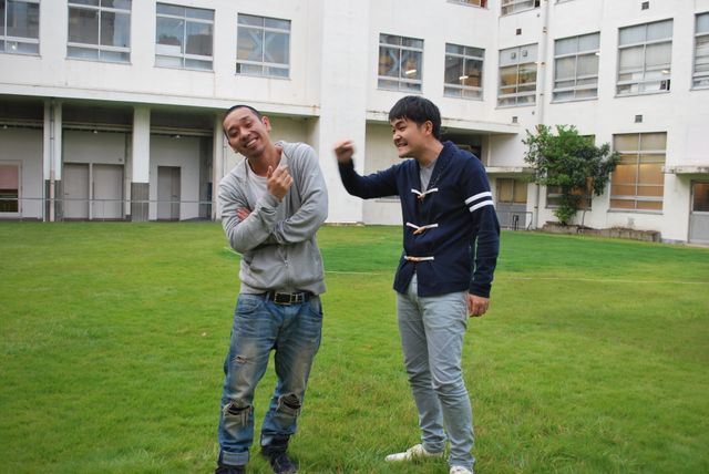 千鳥「白いピアノを山の頂上に運ぶ」DVD取材フォトギャラリー（14枚目）