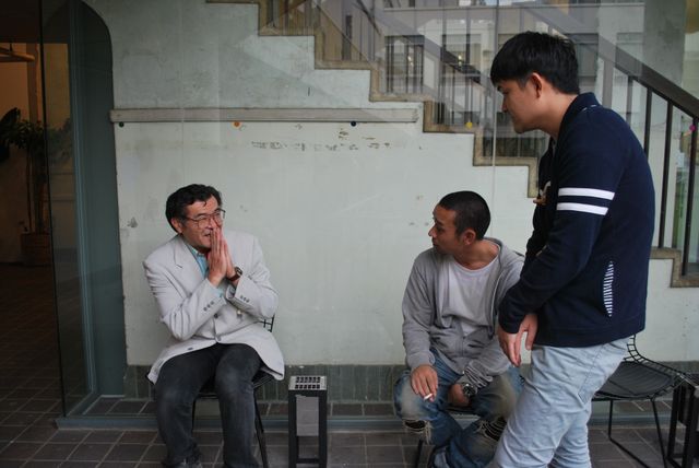 千鳥「白いピアノを山の頂上に運ぶ」DVD取材フォトギャラリー（17枚目）