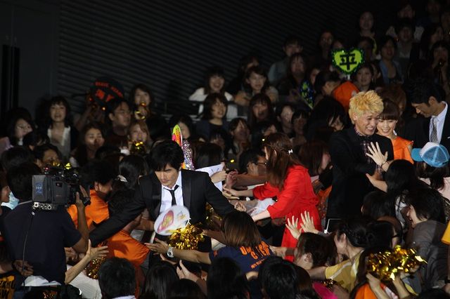 映画『BRAVE HEARTS 海猿』完成披露舞台あいさつ写真ギャラリー:フォトギャラリー