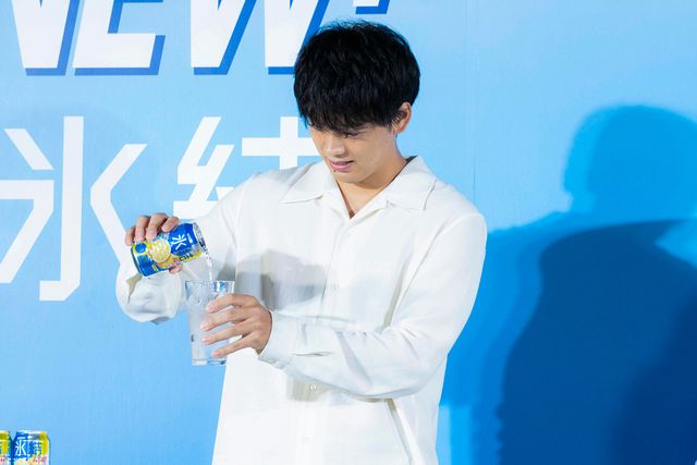 山本美月、瀬戸康史と結婚後初の公の場で笑顔（7枚目）