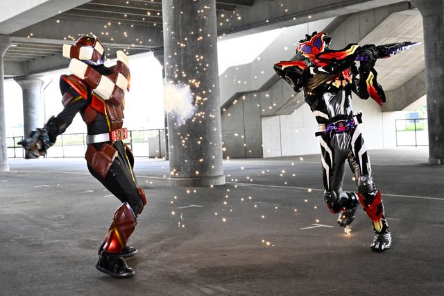 黒いガヴが襲いかかる…「仮面ライダーガヴ」第21話場面カット：フォトギャラリー