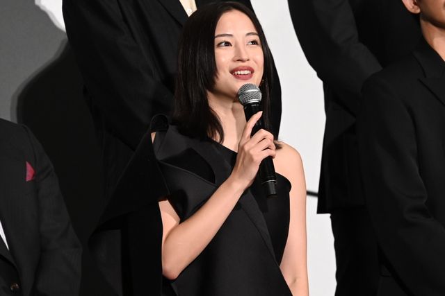 広瀬すず＆瀧内公美、黒ドレスで美の競演！妻夫木聡主演『宝島』東京プレミア舞台あいさつ（9枚目）