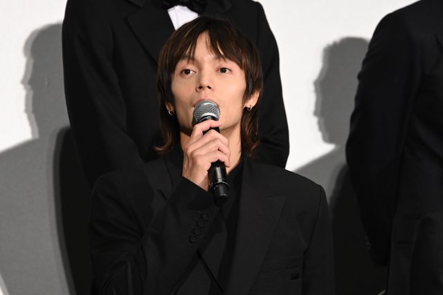 広瀬すず＆瀧内公美、黒ドレスで美の競演！妻夫木聡主演『宝島』東京プレミア舞台あいさつ（10枚目）