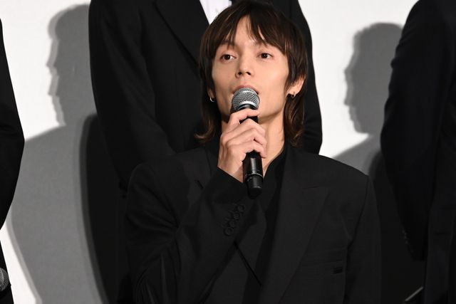 広瀬すず＆瀧内公美、黒ドレスで美の競演！妻夫木聡主演『宝島』東京プレミア舞台あいさつ（11枚目）