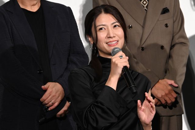 広瀬すず＆瀧内公美、黒ドレスで美の競演！妻夫木聡主演『宝島』東京プレミア舞台あいさつ（19枚目）