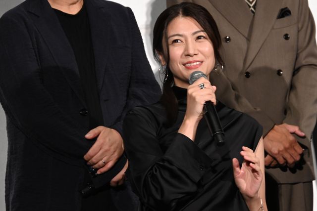広瀬すず＆瀧内公美、黒ドレスで美の競演！妻夫木聡主演『宝島』東京プレミア舞台あいさつ（20枚目）