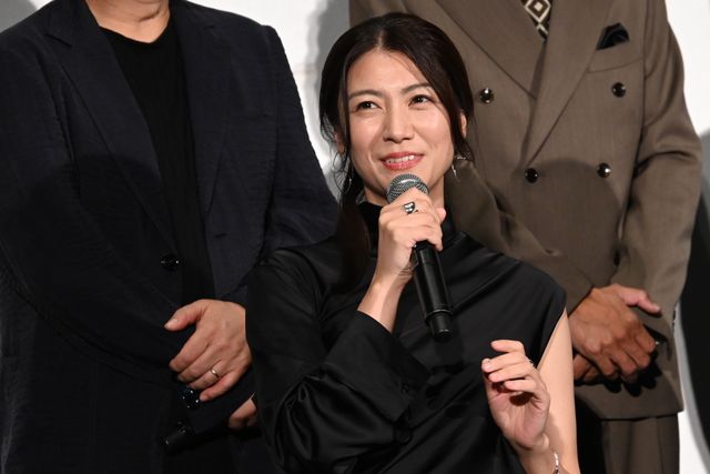 広瀬すず＆瀧内公美、黒ドレスで美の競演！妻夫木聡主演『宝島』東京プレミア舞台あいさつ（21枚目）