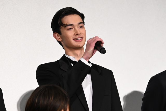 広瀬すず＆瀧内公美、黒ドレスで美の競演！妻夫木聡主演『宝島』東京プレミア舞台あいさつ（22枚目）