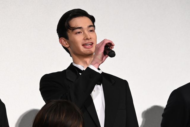 広瀬すず＆瀧内公美、黒ドレスで美の競演！妻夫木聡主演『宝島』東京プレミア舞台あいさつ（23枚目）