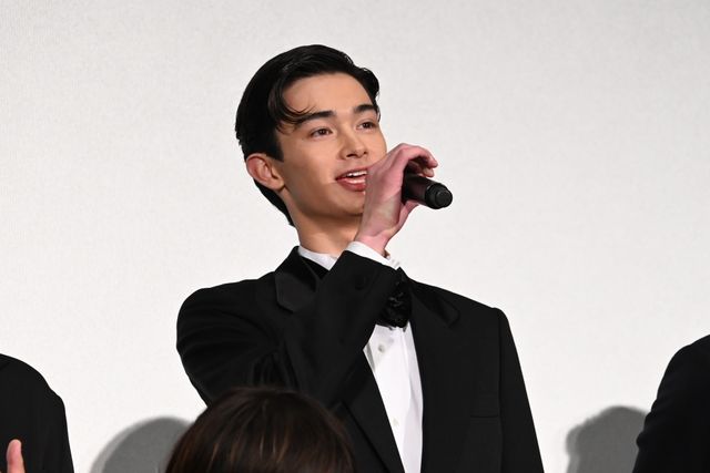 広瀬すず＆瀧内公美、黒ドレスで美の競演！妻夫木聡主演『宝島』東京プレミア舞台あいさつ（24枚目）