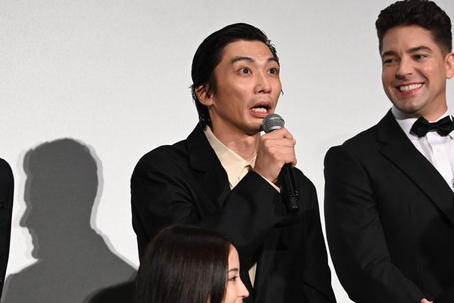 広瀬すず＆瀧内公美、黒ドレスで美の競演！妻夫木聡主演『宝島』東京プレミア舞台あいさつ（32枚目）