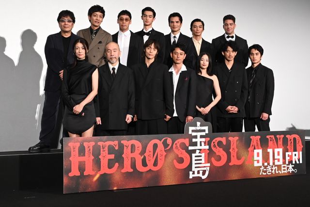 広瀬すず＆瀧内公美、黒ドレスで美の競演！妻夫木聡主演『宝島』東京プレミア舞台あいさつ（42枚目）