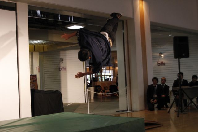 人間、こんなこともできるのか……圧倒のパルクールパフォーマンスフォトギャラリー（3枚目）