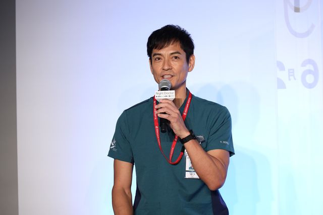 波瑠に花束とバースデーケーキのサプライズ！ドラマ「ナイト・ドクター」リモート記者発表会（6枚目）