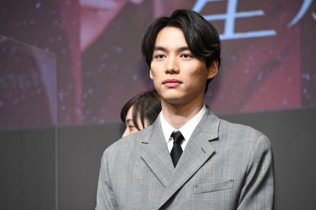 山本美月、黒のドレス姿が美しい！Amazon Original ドラマ「星から来たあなた」配信記念プレミアイベント（5枚目）