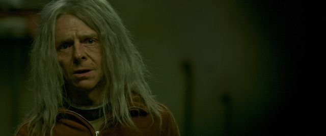 サイモン・ペッグが30年監禁された男役『インヘリタンス』場面写真（2枚目）