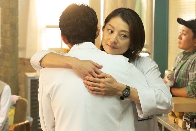 カスハラ気味の母親に聖まごころ病院の医師たちは…「新宿野戦病院」第9話（2枚目）