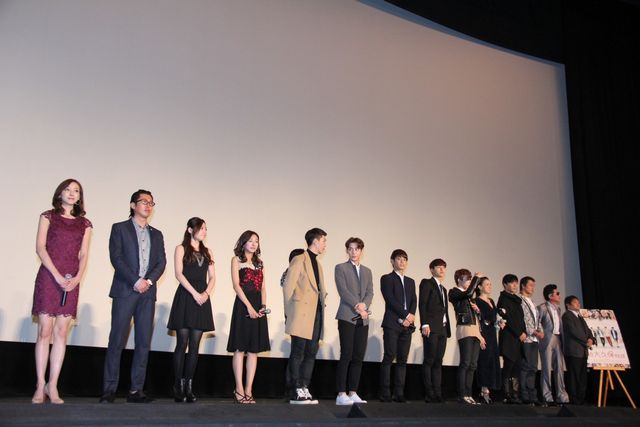 MYNAMEがファンをハグ！　映画『新大久保物語』の初日舞台あいさつフォトギャラリー（3枚目）