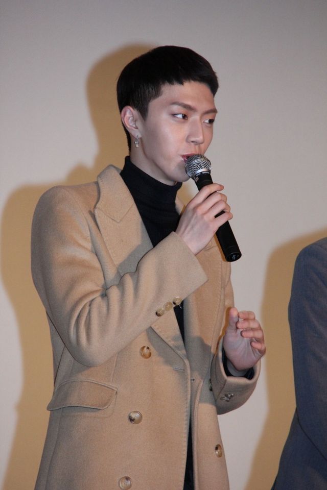 MYNAMEがファンをハグ！　映画『新大久保物語』の初日舞台あいさつフォトギャラリー（8枚目）