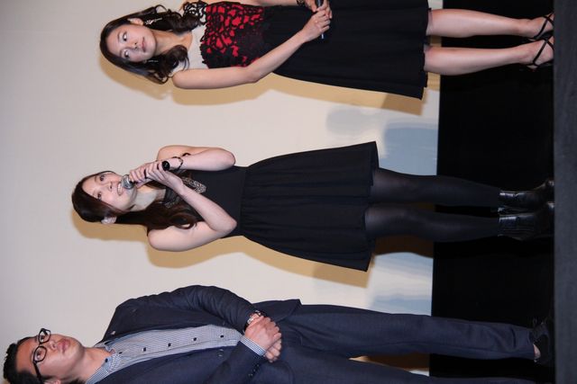 MYNAMEがファンをハグ！　映画『新大久保物語』の初日舞台あいさつフォトギャラリー（11枚目）