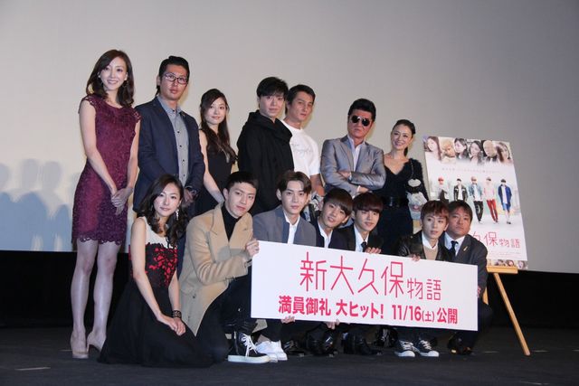 MYNAMEがファンをハグ！　映画『新大久保物語』の初日舞台あいさつフォトギャラリー（18枚目）