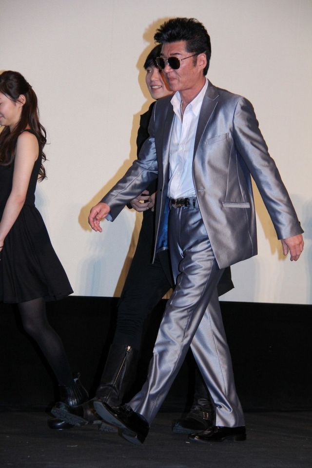 MYNAMEがファンをハグ！　映画『新大久保物語』の初日舞台あいさつフォトギャラリー（19枚目）