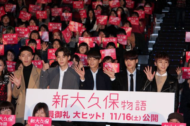 MYNAMEがファンをハグ！　映画『新大久保物語』の初日舞台あいさつフォトギャラリー（23枚目）