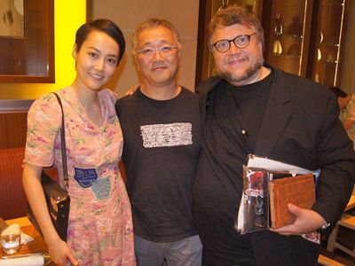 対面を果たした菊地凛子と大友克洋監督、ギレルモ・デル・トロ監督（左から）