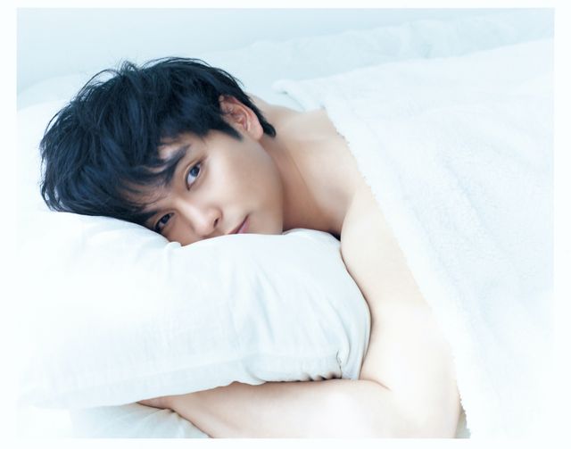 柳楽優弥「やぎら本」自然体な表紙&裏表紙（3枚目）