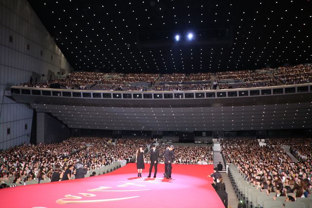 宮崎あおい、黒ドレスがキュート！（6枚目）