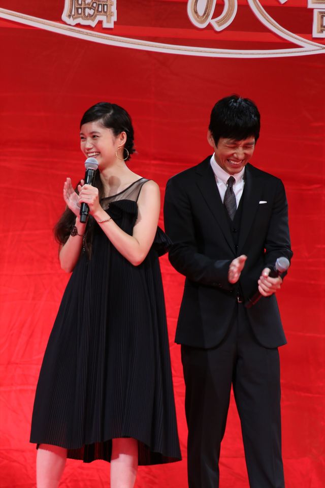 宮崎あおい、黒ドレスがキュート！（9枚目）