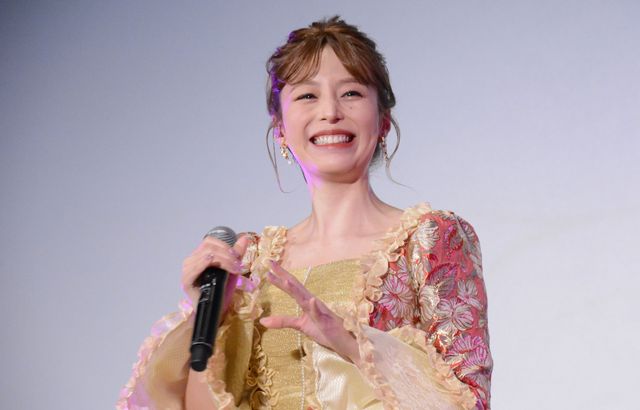 平野綾、美麗ドレスで魅了！加藤和樹と『ベルサイユのばら』劇中歌を生歌唱（2枚目）