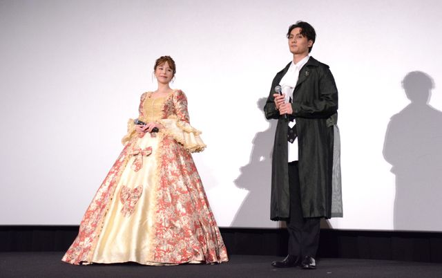 平野綾、美麗ドレスで魅了！加藤和樹と『ベルサイユのばら』劇中歌を生歌唱（8枚目）
