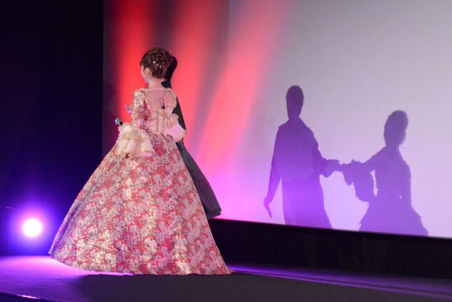 平野綾、美麗ドレスで魅了！加藤和樹と『ベルサイユのばら』劇中歌を生歌唱（13枚目）