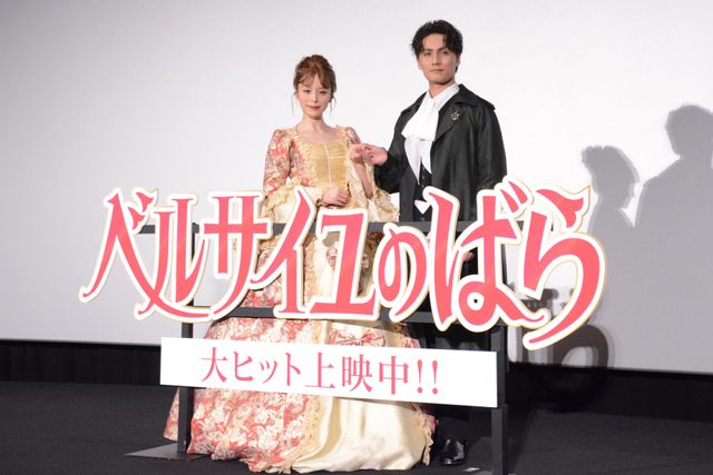 平野綾、美麗ドレスで魅了！加藤和樹と『ベルサイユのばら』劇中歌を生歌唱（17枚目）