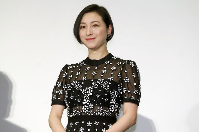 広末涼子の美麗ドレス姿!『嘘八百 京町ロワイヤル』完成披露舞台あいさつ:フォトギャラリー