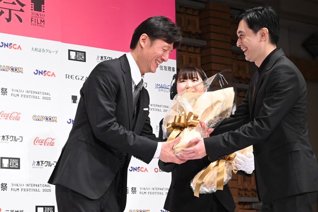 吉沢亮、李相日監督＆クロエ・ジャオ監督を祝福「黒澤明賞」授賞式サプライズ登壇（9枚目）