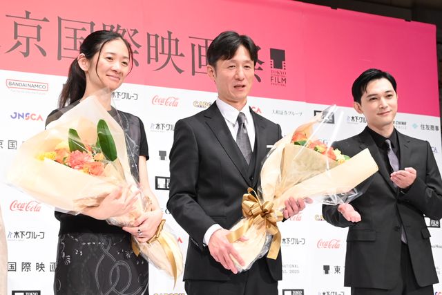 吉沢亮、李相日監督＆クロエ・ジャオ監督を祝福「黒澤明賞」授賞式サプライズ登壇（13枚目）