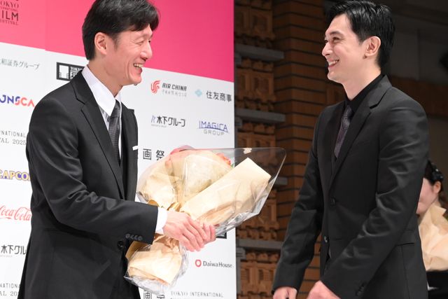 吉沢亮、李相日監督＆クロエ・ジャオ監督を祝福「黒澤明賞」授賞式サプライズ登壇（17枚目）