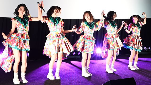 齊藤京子、仲村悠菜、小川未祐、今村美月、桜ひなの、アイドル衣装で生パフォーマンス！『恋愛裁判』ライブ＆舞台挨拶：フォトギャラリー