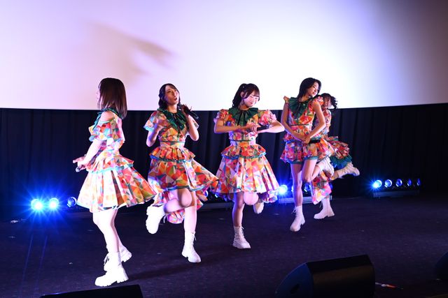 齊藤京子、仲村悠菜、小川未祐、今村美月、桜ひなの、アイドル衣装で生パフォーマンス！『恋愛裁判』ライブ＆舞台挨拶（3枚目）