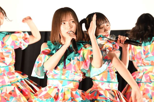 齊藤京子、仲村悠菜、小川未祐、今村美月、桜ひなの、アイドル衣装で生パフォーマンス！『恋愛裁判』ライブ＆舞台挨拶（8枚目）