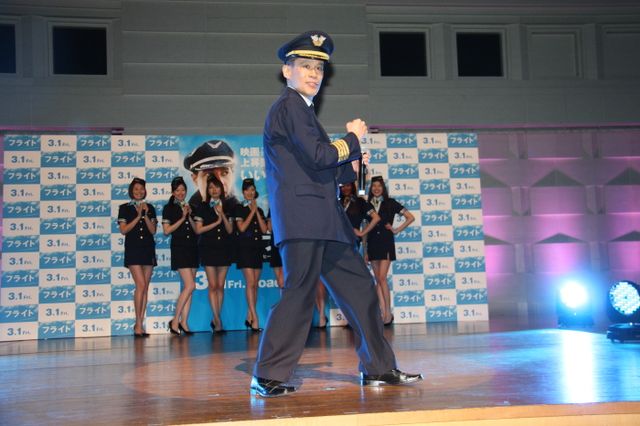 柳沢慎吾がハッスル！モデルガールズのスーパー美脚も！映画『フライト』イベントフォトギャラリー（2枚目）