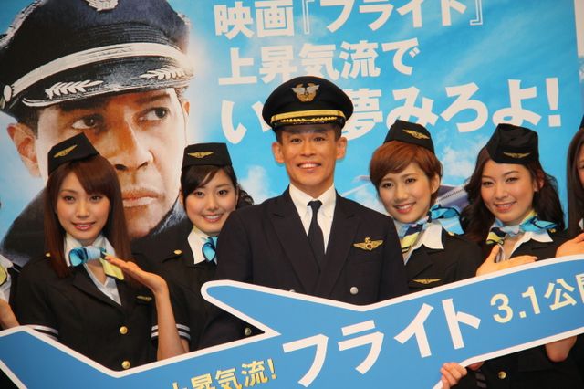 柳沢慎吾がハッスル！モデルガールズのスーパー美脚も！映画『フライト』イベントフォトギャラリー（6枚目）